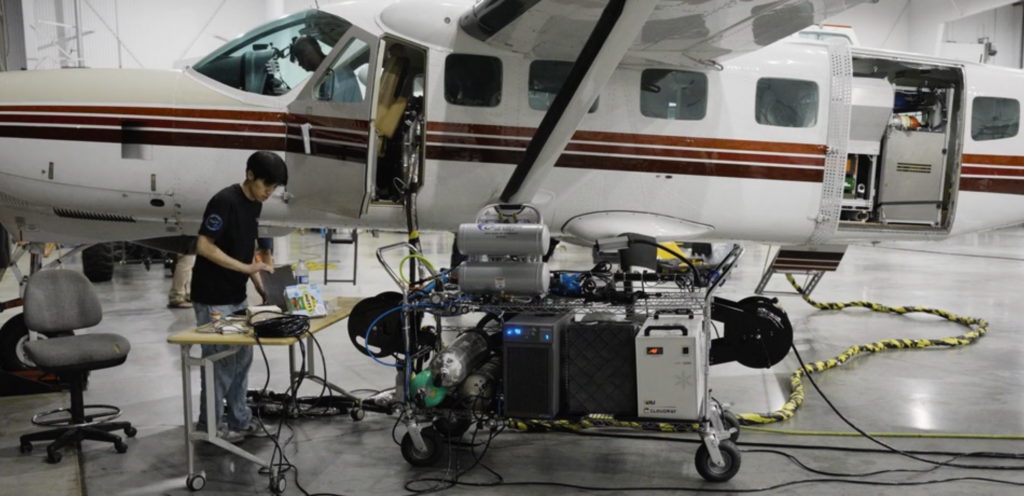 Tổng quan Năng lượng chuyển đổi năng lượng mặt trời từ 1,5 Truyền xuống mặt đất từ độ cao 1,5 10.000 feet, bước tiếp theo là thách thức các vệ tinh quay quanh